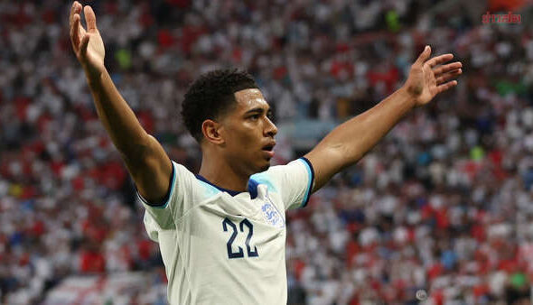 นักแตะแข้งทอง